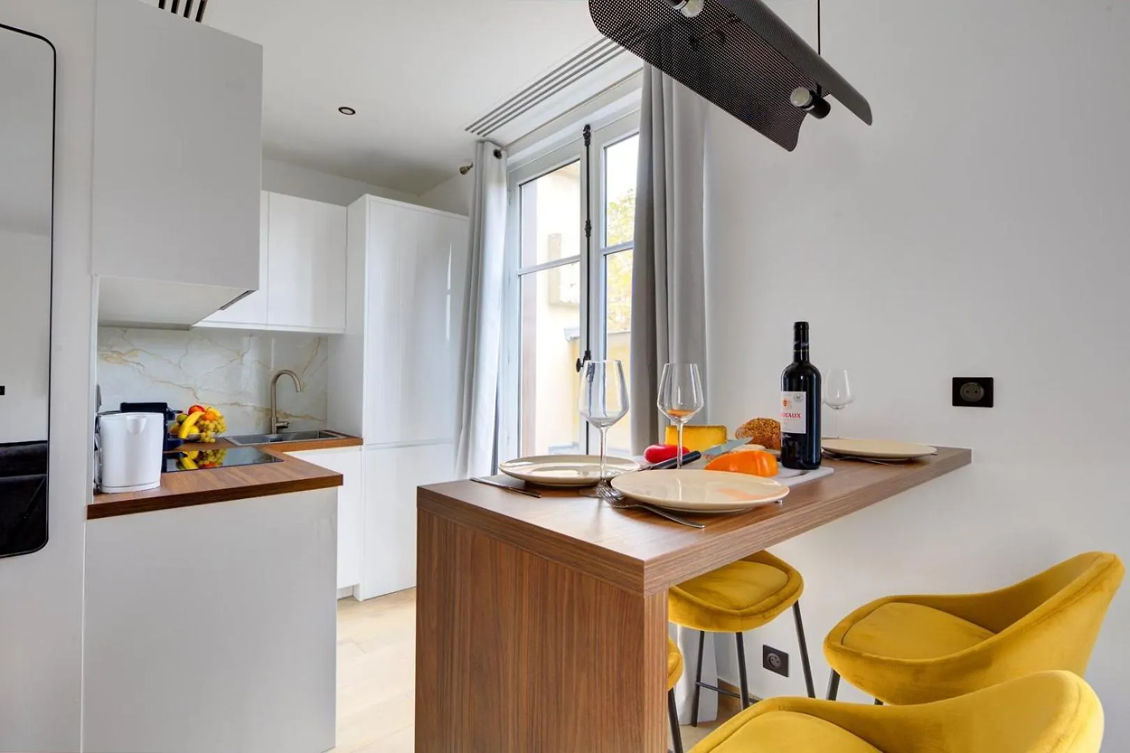 Bluestay 294 - Superbe Appartement A Paris 17 0*,  France