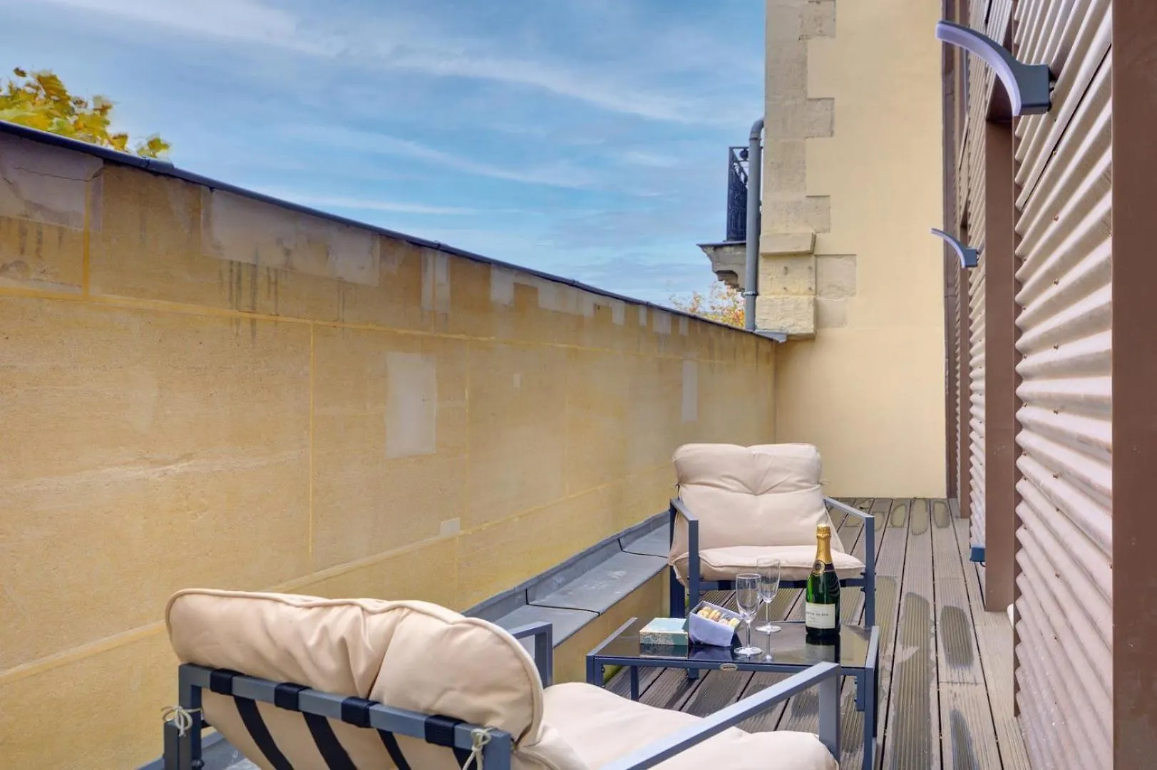 Bluestay 294 - Superbe Appartement A Paris 17 0*,  France