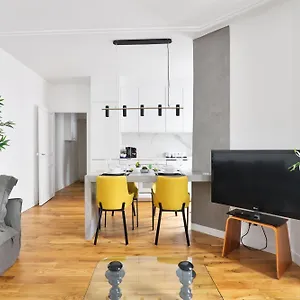 Quartier Montmartre 3 Free Netflix Apartment